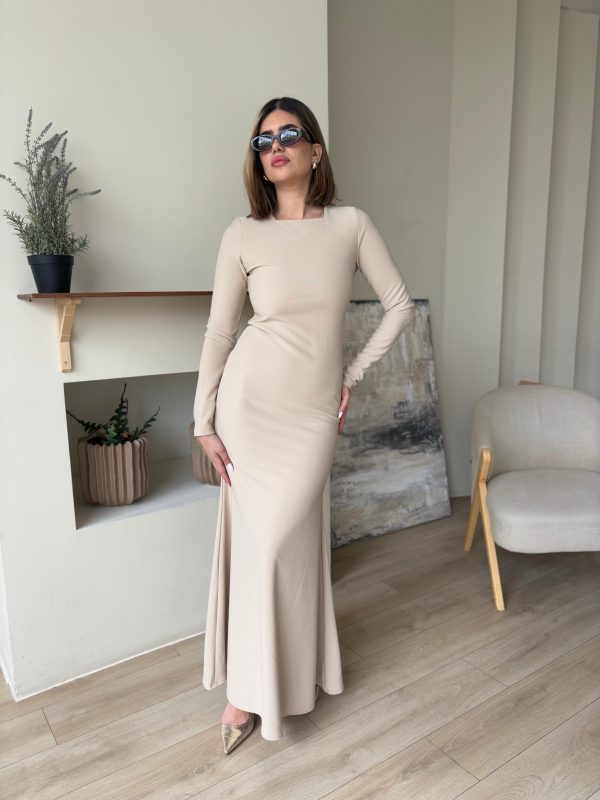 שמלת מקסי מחטב צווארון מרובע בז'