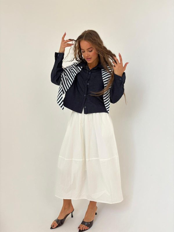 חולצת קרופ ג'ינס