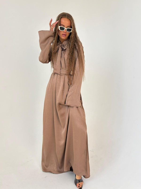 שמלת מקסי סאטן מקומט מוקה